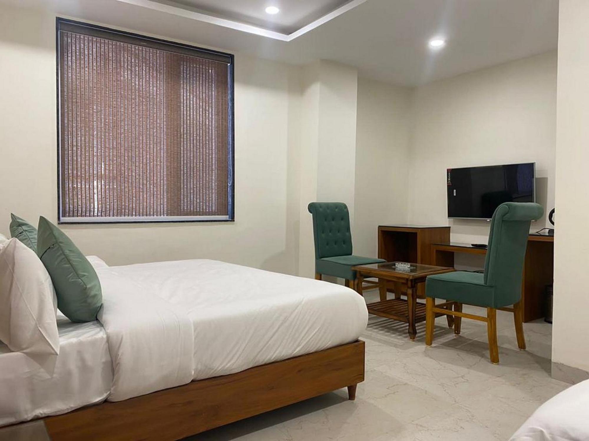 Hotel Eleven Heights Bhopal Extérieur photo