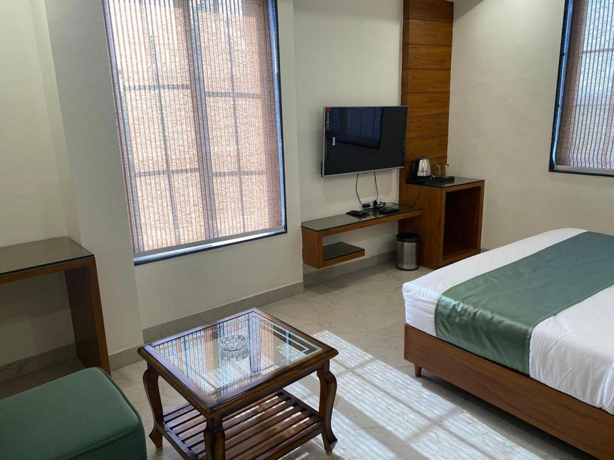Hotel Eleven Heights Bhopal Extérieur photo