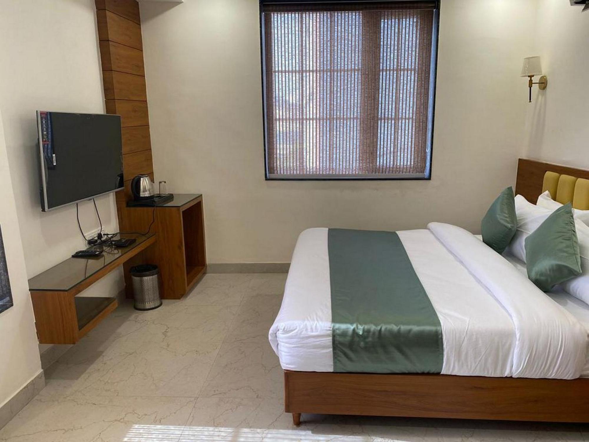 Hotel Eleven Heights Bhopal Extérieur photo