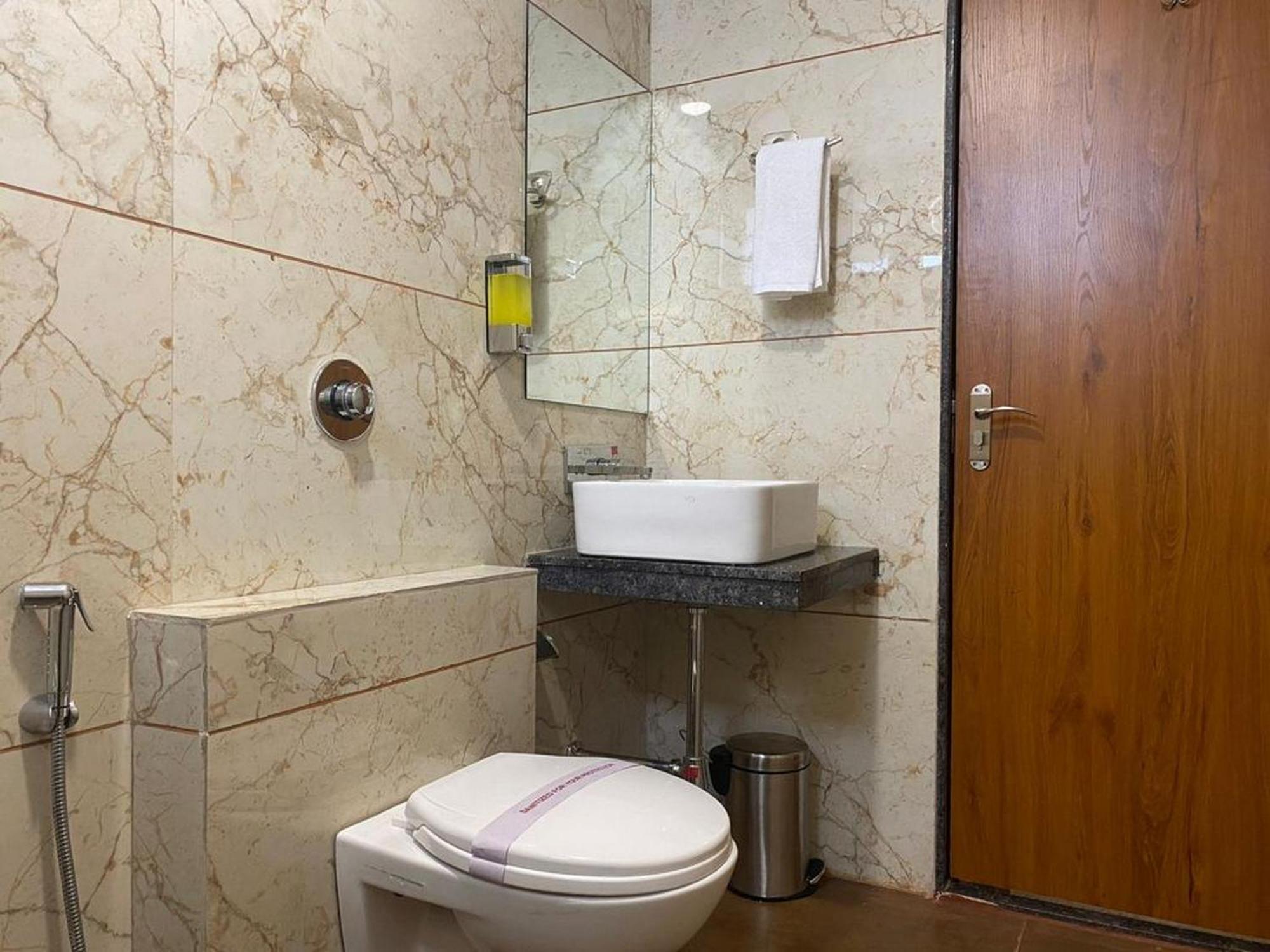 Hotel Eleven Heights Bhopal Extérieur photo