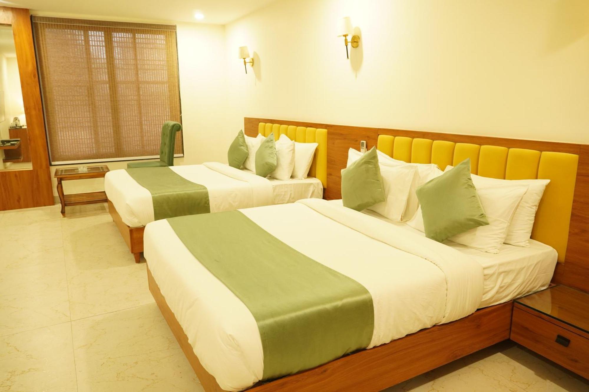 Hotel Eleven Heights Bhopal Extérieur photo