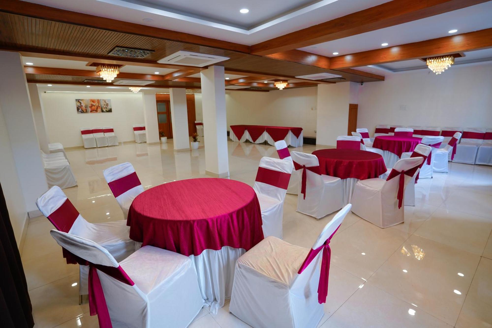 Hotel Eleven Heights Bhopal Extérieur photo