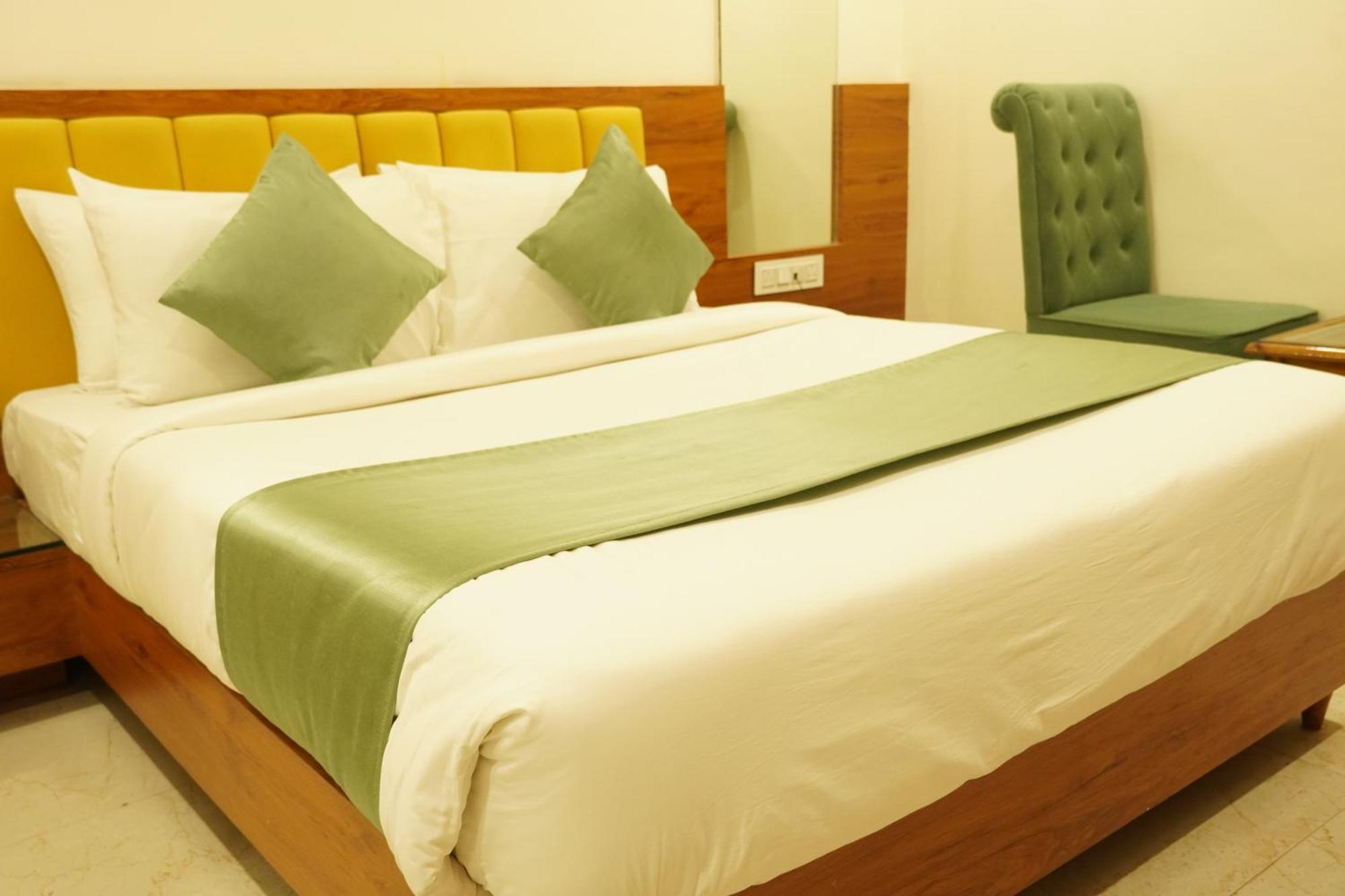 Hotel Eleven Heights Bhopal Extérieur photo