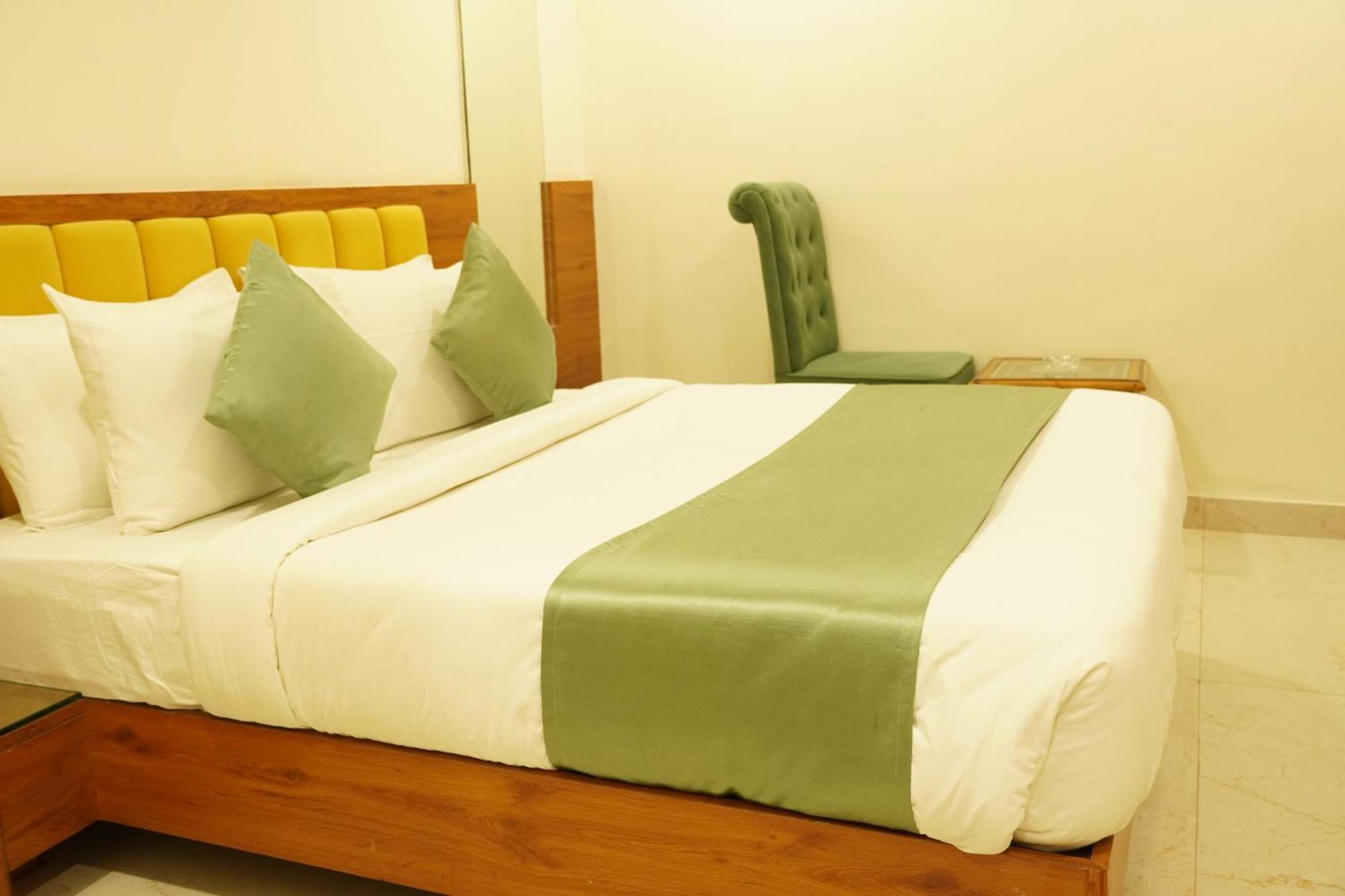 Hotel Eleven Heights Bhopal Extérieur photo