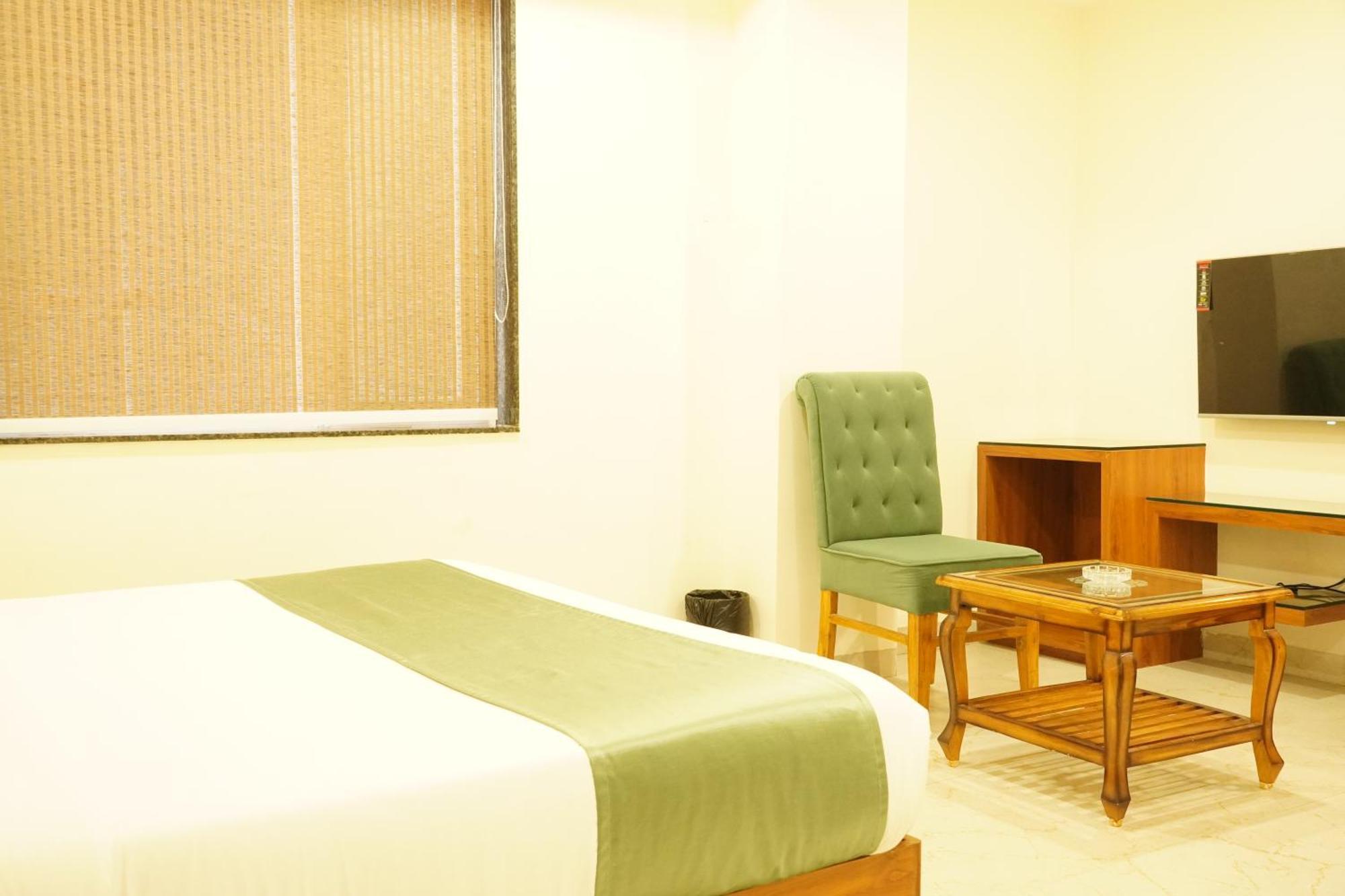 Hotel Eleven Heights Bhopal Extérieur photo