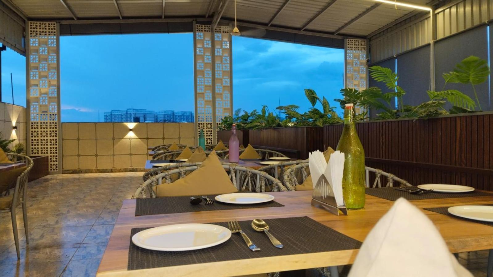 Hotel Eleven Heights Bhopal Extérieur photo