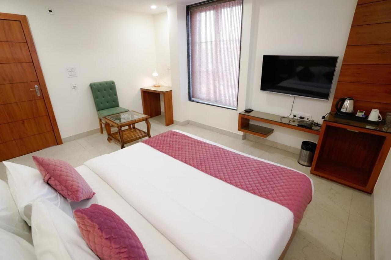 Hotel Eleven Heights Bhopal Extérieur photo